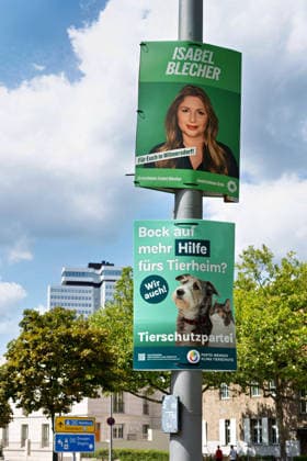 Berlin,02.08.2026,Wahlplakat der Partei Tierschutzpartei sowie Isabel Blecher Bündnis 90 die Grünen zur Wahl zum 20.Abgeordnetenhaus von Berlin am 20.09.2026. *** Berlin, August 2, 2026—Election poster for the Animal Protection Party and Isabel Blecher of Alliance 90 The Greens for the election to the 20th Berlin House of Representatives on September 20, 2026