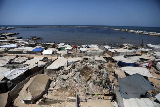 Displaced Palestinians shelter in overcrowded tents at Gaza seaport General views show tents sheltering displaced Palestinians crowded along the Gaza seaport in Gaza City on August 2, 2026, as thousands of families continue to rely on temporary shelters lacking many basic services amid high summer temperatures. The United Nations says more than 90 percent of the Gaza Strip s estimated 2.1 million residents have been displaced since the outbreak of the war, with many living in overcrowded displacement sites or temporary tents. UN agencies warn that overcrowding, shortages of clean water and sanitation services, and accumulating waste are increasing the risk of disease outbreaks as displaced families endure harsh summer conditions. Photo by B Copyright: xapaimagesxBilalxOsamax xapaimagesx