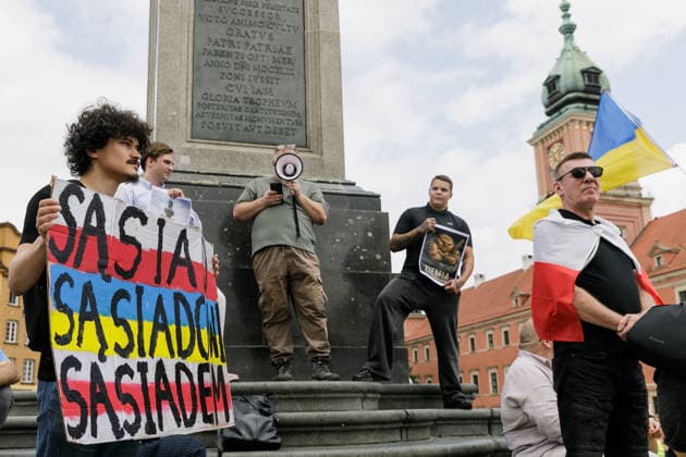 Pro-Ukraine solidarity demonstration in Warsaw - 02 Aug 2026 Participants hold banners and Ukrainian flags during a demonstration. Dozens of people gathered for a demonstration in Warsaw to call for good neighbourly relations between Poles and Ukrainians. The event came amid recent reports of attacks targeting Ukrainian citizens in Poland and growing anti-Ukrainian rhetoric in parts of public debate and on social media. Warsaw Poland Copyright: xVolhaxShukailax xSOPAxImagesx VSHUKAILA_2633