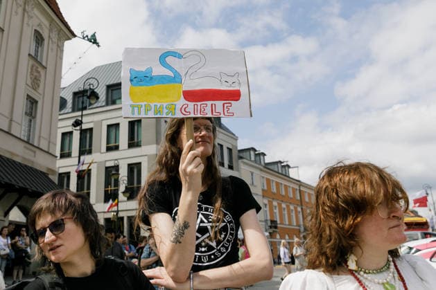 Pro-Ukraine solidarity demonstration in Warsaw - 02 Aug 2026 A participant holds a placard reading Friends during a demonstration. Dozens of people gathered for a demonstration in Warsaw to call for good neighbourly relations between Poles and Ukrainians. The event came amid recent reports of attacks targeting Ukrainian citizens in Poland and growing anti-Ukrainian rhetoric in parts of public debate and on social media. Warsaw Poland Copyright: xVolhaxShukailax xSOPAxImagesx VSHUKAILA_2723