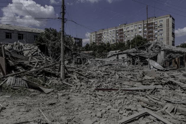 Missile attack on Sloviansk city center SLOVIANSK, UKRAINE - AUGUST 02: A view of the damaged areas following a FAB guided bomb attack in the city center of Sloviansk, Ukraine, on August 02, 2026. At least three people were killed and four others injured in the strike. Niccolo Celesti Anadolu Sloviansk Ukraine. Editorial use only. Please get in touch for any other usage.  Copyright: x2026xAnadoluxNiccoloxCelestix