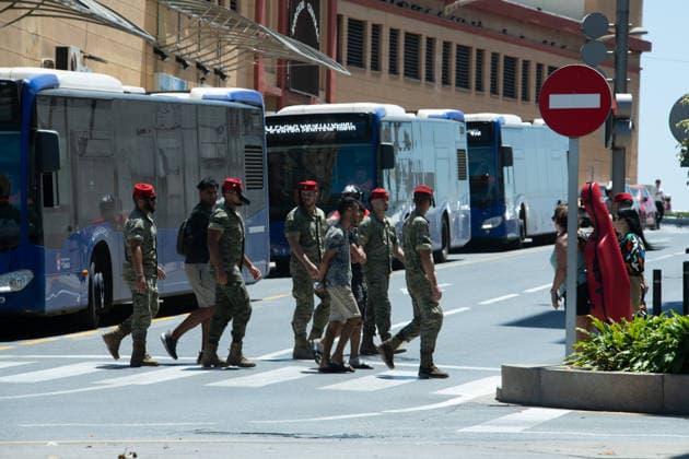 August 2, 2026, Ceuta, Madrid, Spain: Military personnel and police officers escort a group of Moroccan migrants toward the border with Morocco in the Spanish enclave of Ceuta, Spain, August 2, 2026. Armed forces and national police have begun rounding up and escorting the remaining migrants who entered irregularly during a massive migration crisis in recent days, allowing the city s streets and shops to return to normalcy. Ceuta Spain - ZUMAd308 20260802_zsp_d308_096 Copyright: xJuanxCarlosxLucasx