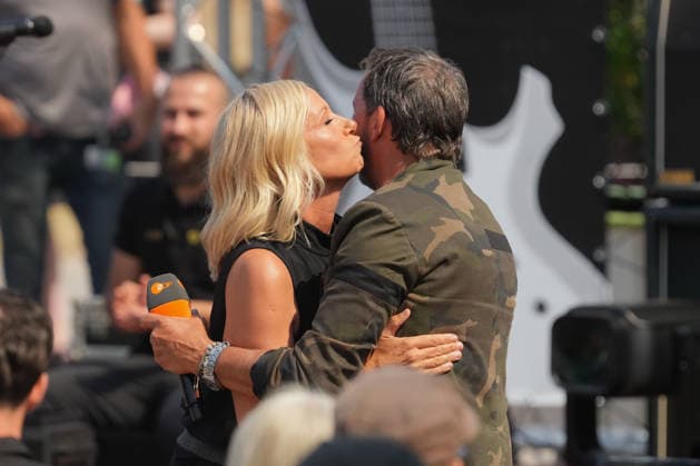 ZDF-Fernsehgarten 2026. Andrea (Kiwi) Kiewel und Markus Schöffl im ZDF Fernsehgarten mit dem Motto Rock im Garten am 02.08.2026 in Mainz. Mainz ZDF Fernsehgarten Rheinland-Pfalz *** ZDF Fernsehgarten 2026: Andrea Kiwi Kiewel and Markus Schöffl on ZDF Fernsehgarten, themed Rock im Garten, on August 2, 2026, in Mainz, Rhineland-Palatinate, Germany