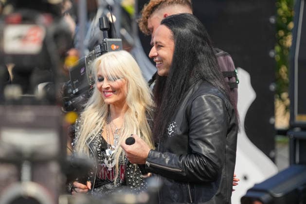 ZDF-Fernsehgarten 2026. DORO Pesch und Bülent Ceylan im ZDF Fernsehgarten mit dem Motto Rock im Garten am 02.08.2026 in Mainz. Mainz ZDF Fernsehgarten Rheinland-Pfalz *** ZDF Fernsehgarten 2026: DORO Pesch and Bülent Ceylan at the ZDF Fernsehgarten, themed Rock im Garten, on August 2, 2026, in Mainz, Rhineland-Palatinate, ZDF Fernsehgarten