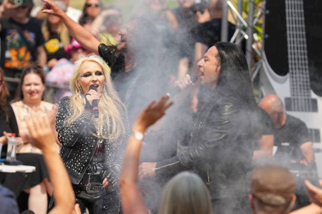 ZDF-Fernsehgarten 2026. DORO Pesch und Bülent Ceylan im ZDF Fernsehgarten mit dem Motto Rock im Garten am 02.08.2026 in Mainz. Mainz ZDF Fernsehgarten Rheinland-Pfalz *** ZDF Fernsehgarten 2026: DORO Pesch and Bülent Ceylan at the ZDF Fernsehgarten, themed Rock im Garten, on August 2, 2026, in Mainz, Rhineland-Palatinate, ZDF Fernsehgarten