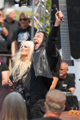 ZDF-Fernsehgarten 2026. DORO Pesch und Bülent Ceylan im ZDF Fernsehgarten mit dem Motto Rock im Garten am 02.08.2026 in Mainz. Mainz ZDF Fernsehgarten Rheinland-Pfalz *** ZDF Fernsehgarten 2026: DORO Pesch and Bülent Ceylan at the ZDF Fernsehgarten, themed Rock im Garten, on August 2, 2026, in Mainz, Rhineland-Palatinate, ZDF Fernsehgarten