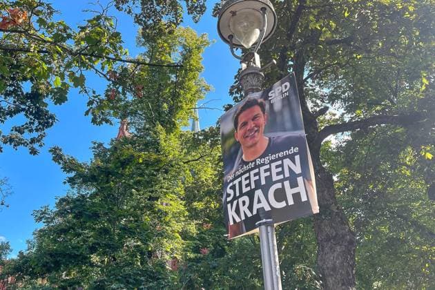 Berlin, Deutschland, 02.08.2026: Wahlplakat von SPD-Spitzenkandidat Steffen Krach zu den Wahlen zum Abgeordnetenhaus von Berlin *** Berlin, Germany, August 2, 2026: Election poster featuring SPD lead candidate Steffen Krach for the Berlin House of Representatives elections Copyright: xdtsxNachrichtenagenturx dts_129191