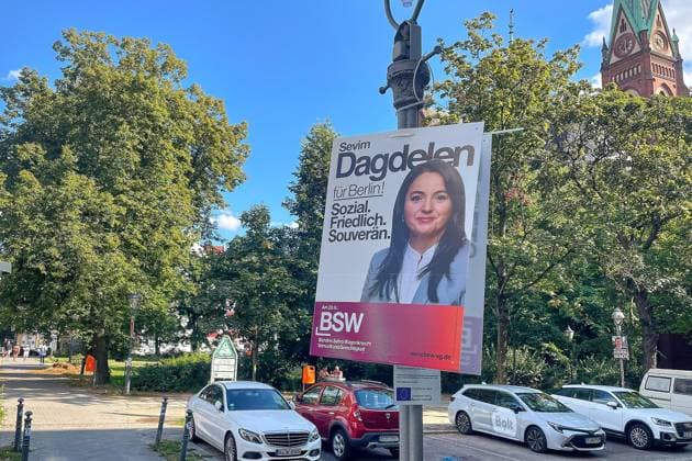 Berlin, Deutschland, 02.08.2026: Wahlplakat von Sevim Dagdelen (BSW) zu den Wahlen zum Abgeordnetenhaus von Berlin *** Berlin, Germany, August 2, 2026 Election poster for Sevim Dagdelen (BSW) for the Berlin House of Representatives election Copyright: xdtsxNachrichtenagenturx dts_129198