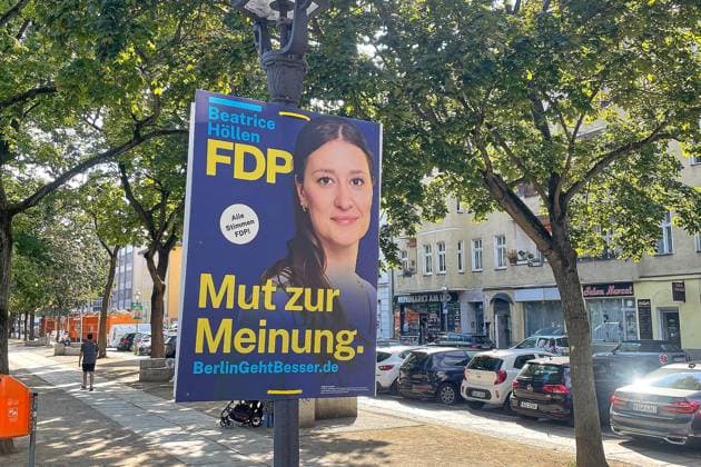 Berlin, Deutschland, 02.08.2026: Wedding: Wahlplakat von Beatrice Höllen (FDP) zu den Wahlen zum Abgeordnetenhaus von Berlin *** Berlin, Germany, August 2, 2026: Election poster by Beatrice Höllen (FDP) for the Berlin House of Representatives election in the Wedding district Copyright: xdtsxNachrichtenagenturx dts_129193