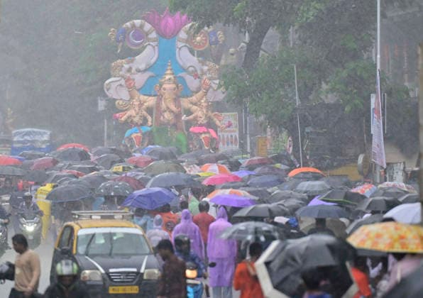 MUMBAI, INDIA - AUGUST 2: Devotees carry the Lord Ganesha idol ahead of Ganesh festival from Parel workshop, on August 2, 2026 in Mumbai, India. (Photo by Anshuman Poyrekar Hindustan Times ) Preparation Of Ganesh Chaturthi Festival