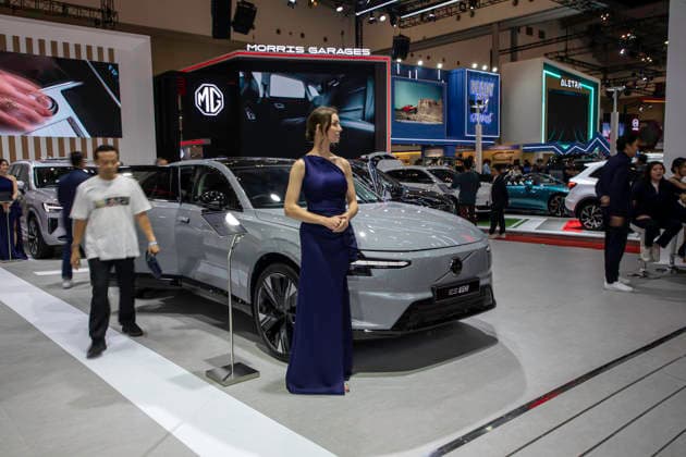 August 2, 2026, South Tangerang, Banten, Indonesia: Automotive enthusiasts and prospective buyers gather at the Gaikindo Indonesia International Auto Show (GIIAS) 2026, held at Indonesia Convention Exhibition (ICE) BSD in Serpong, Banten, Indonesia, on Sunday, August 2, 2026. The annual event showcases the latest advancements in automotive technology, electric vehicles, and new car launches, drawing thousands of visitors from across the region. South Tangerang Indonesia - ZUMAh128 20260802_zap_h128_002 Copyright: xDonalxHusnix