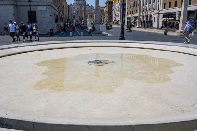 August 2, 2026, Rome, Italy: One of the fountains in Piazza Pia was almost empty on the first day of the peak of the fourth heat wave hitting Italy and Rome. Italy is facing the peak of the fourth severe heat wave of the summer, fueled by the persistent African anticyclone and record temperatures in the Mediterranean Sea, which are amplifying water and climate emergencies in the Po Valley and central Italy. Rome Italy - ZUMAv147 20260802_zip_v147_006 Copyright: xMarcelloxValerix