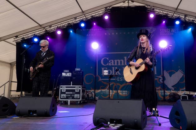 Suzanne Vega in concert at Cambridge Folk Festival at Cherry Hinton Hall Park in Cambridge, UK on 02 August 2026 Gerry Leonard, Suzanne Vega performing with Suzanne Vega in concert at Cambridge Folk Festival at Cherry Hinton Hall Park in Cambridge, UK on 02 August 2026, Credit:Stephen Keable Avalon UK, Cambridgeshire, Cambridge, Cherry Hinton Hall Park  Copyright: xStephenxKeablex xAvalonx 1120336328