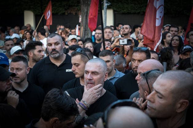 March organized by the Spanish Civil Society platform outside the Moroccan Embassy in Madrid to protest the events in Ceuta. Desokupa leader Daniel Esteve, during a demonstration outside the Moroccan Embassy in Madrid on August 2, 2026, in Madrid, Spain. The protest follows a migration crisis in Ceuta, with tens of thousands of people entering irregularly from Morocco and a death toll of several dozen people who died while attempting to swim across, according to local authorities. AUGUST 2, 2026 PROTEST MIGRATION MIGRANTS SPANISH FLAG NATIONAL POLICE Diego Radamé Madrid, Spain  Copyright: xDiegoxRadamÃ sx 7699619