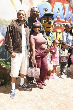 Snoop Dogg, Shante Monique Broadus at arrivals for PAW PATROL: THE DINO MOVIE Global Premiere, Paramount Theater, Los Angeles, CA, August 02, 2026. Photo By: Elizabeth Goodenough Everett Collection PAW PATROL: THE DINO MOVIE Global Premiere PUBLICATIONXNOTxINxCANxCHNxFRAxITAxJPNxNORxPOLxRUSxESPxUKxUSA