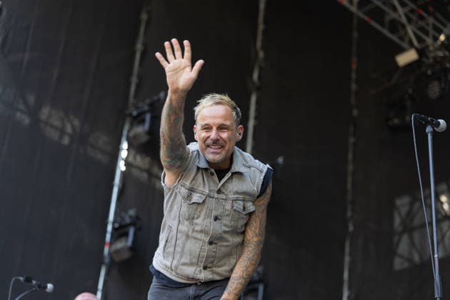 Donots spielen Kiddie Slam Open Air auf dem Kunst!Rasen in Bonn Die Ibbenbürener Punkrock-Band Donots um Sänger Ingo KNOLLMANN geben beim Kiddie Slam Open Air auf dem Kunst!Rasen in Bonn ein eigens für Kinder konzipiertes Konzert: Die jungen Fans haben einen eigenen Bereich direkt vor der Bühne, Eltern und weitere Erwachsene stehen daneben und dahinter. Bonn Nordrhein-Westfalen Deutschland *** Donots are performing at the Kiddie Slam Open Air on the Kunst Rasen in Bonn. The Ibbenbüren-based punk rock band Donots, led by singer Ingo KNOLLMANN, is giving a concert at the Kiddie Slam Open Air on the Kunst Rasen in Bonn that’s designed specifically for children. The young fans have their own area right in front of the stage, while pa Copyright: xMarcxJohnx