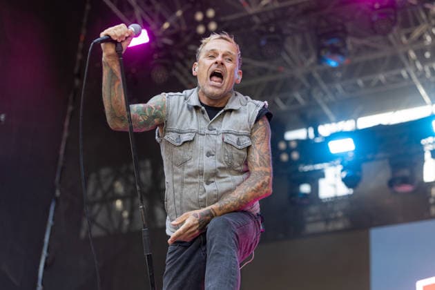 Donots spielen Kiddie Slam Open Air auf dem Kunst!Rasen in Bonn Die Ibbenbürener Punkrock-Band Donots um Sänger Ingo KNOLLMANN geben beim Kiddie Slam Open Air auf dem Kunst!Rasen in Bonn ein eigens für Kinder konzipiertes Konzert: Die jungen Fans haben einen eigenen Bereich direkt vor der Bühne, Eltern und weitere Erwachsene stehen daneben und dahinter. Bonn Nordrhein-Westfalen Deutschland *** Donots are performing at the Kiddie Slam Open Air on the Kunst Rasen in Bonn. The Ibbenbüren-based punk rock band Donots, led by singer Ingo KNOLLMANN, is putting on a concert at the Kiddie Slam Open Air on the Kunst Rasen in Bonn that’s designed specifically for children. The young fans have their own area right in front of the stage, whil Copyright: xMarcxJohnx