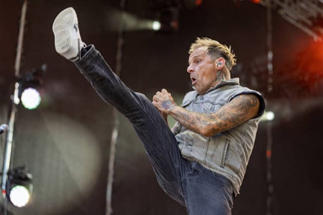 Donots spielen Kiddie Slam Open Air auf dem Kunst!Rasen in Bonn Die Ibbenbürener Punkrock-Band Donots um Sänger Ingo KNOLLMANN geben beim Kiddie Slam Open Air auf dem Kunst!Rasen in Bonn ein eigens für Kinder konzipiertes Konzert: Die jungen Fans haben einen eigenen Bereich direkt vor der Bühne, Eltern und weitere Erwachsene stehen daneben und dahinter. Bonn Nordrhein-Westfalen Deutschland *** Donots are performing at the Kiddie Slam Open Air on the Kunst Rasen in Bonn. The Ibbenbüren-based punk rock band Donots, led by singer Ingo KNOLLMANN, is putting on a concert at the Kiddie Slam Open Air on the Kunst Rasen in Bonn that’s designed specifically for children. The young fans have their own area right in front of the stage, whil Copyright: xMarcxJohnx