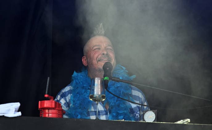 Musikfestival Heimspiel Knyphausen (31. Juli bis 2. August 2026), Konzert der Band >> Fortuna Ehrenfeld << am Sonntag, 2. August 2026. Auftritt der Musikband >> Fortuna Ehrenfeld << beim Festival >> Heimspiel Knyphausen << am 02. August 2026. Zu sehen Martin Bechler (Gesang, Gitarre, Keyboard) am Keyboard. Eltville-Erbach Eltville am Rhein Rheinland-Pfalz Deutschland Weingut Baron von Knyphausen *** Heimspiel Knyphausen Music Festival, July 31–August 2, 2026, Concert by the band Fortuna Ehrenfeld on Sunday, August 2, 2026. Performance by the band Fortuna Ehrenfeld at the Heimspiel Knyphausen Festival on August 2, 2026. Featuring Martin Bechler on vocals, guitar, keyboard; Eltville, Erbach, Eltville am Rhein, Rhineland-Palatinate, Germany;