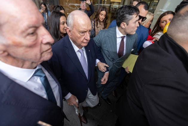 ALAN JONES COURT, Former radio broadcaster Alan Jones arrives at Downing Centre Local Court in Sydney, Monday, August 3, 2026. Former radio broadcaster Alan Jones faces 35 charges related to a series of alleged sexual touching incidents against nearly a dozen men between 2001 and 2019. ( NO ARCHIVING Sydney New South Wales Australia  Copyright: xDamianxShawx 20260803199134469533