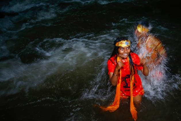 Shrawan Festival in Kathmandu, Nepal - 03 Aug 2026 Bol Bom pilgrims take a holy dip while offering prayers in the Bagmati River during the Shrawan pilgrimage at Sundarijal. During the holy month of Shrawan, thousands of barefoot devotees from Nepal and India carry sacred water to offer at the Pashupatinath Temple in worship of Lord Shiva. Kathmandu Nepal Copyright: xSkandaxGautamx xSOPAxImagesx _58W9036