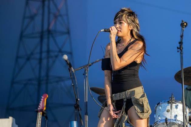 August 2, 2026, Chicago, Illinois, USA: BEABADOOBEE (BEATRICE LAUS) during the Lollapalooza Music Festival at Grant Park in Chicago, Illinois Chicago USA  - ZUMAs135 20260802_zap_s135_059 Copyright: xDanielxDeSloverx