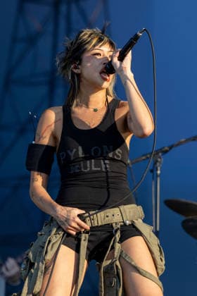 August 2, 2026, Chicago, Illinois, USA: BEABADOOBEE (BEATRICE LAUS) during the Lollapalooza Music Festival at Grant Park in Chicago, Illinois Chicago USA  - ZUMAs135 20260802_zap_s135_060 Copyright: xDanielxDeSloverx