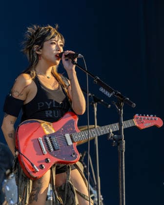 August 2, 2026, Chicago, Illinois, USA: BEABADOOBEE (BEATRICE LAUS) during the Lollapalooza Music Festival at Grant Park in Chicago, Illinois Chicago USA  - ZUMAs135 20260802_zap_s135_071 Copyright: xDanielxDeSloverx
