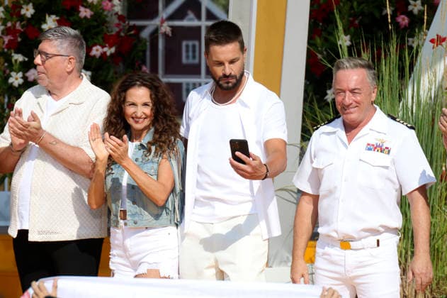 Anita Hofmann, Eloy de Jong und Die Schlagerpiloten in der ARD TV-Show Immer wieder sonntags im Europa-Park. Rust, 02.08.2026 *** Anita Hofmann, Eloy de Jong, and Die Schlagerpiloten on the ARD TV show *Immer wieder sonntags* at Europa-Park Rust, August 2, 2026 Foto:xAgenturxWehnertx xGränzdörferx xFuturexImagex sonntags0208_6806