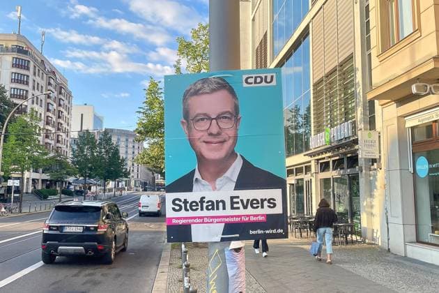 Berlin, Deutschland, 03.08.2026: Mitte: Wahlplakat von CDU-Spitzenkandidat Stefan Evers zur Wahl zum Abgeordnetenhaus von Berlin *** Berlin, Germany, August 3, 2026: Election poster in the Mitte district featuring CDU lead candidate Stefan Evers for the Berlin House of Representatives election Copyright: xdtsxNachrichtenagenturx dts_129211