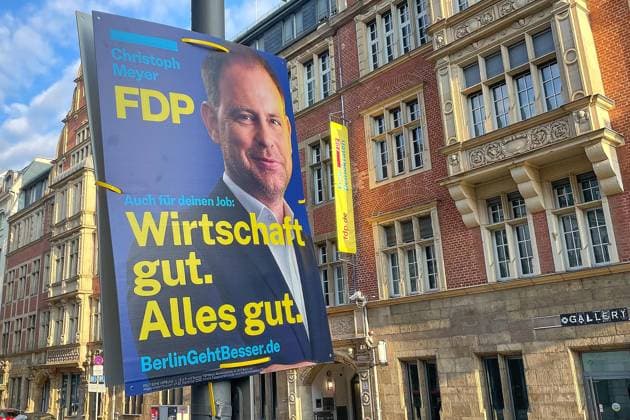 Berlin, Deutschland, 03.08.2026: Mitte: Wahlplakat von FDP-Spitzenkandidat Christoph Meyer zur Wahl zum Abgeordnetenhaus von Berlin, vor der Parteizentrale der FDP *** Berlin, Germany, August 3, 2026: An election poster featuring FDP lead candidate Christoph Meyer for the Berlin House of Representatives election, in front of the FDP party headquarters Copyright: xdtsxNachrichtenagenturx dts_129210
