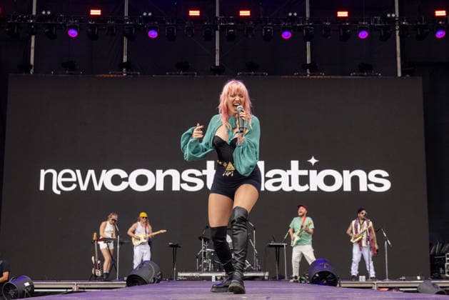 August 2, 2026, Chicago, Illinois, USA: HARLEE CASE, JOSH SMITH and KYLE FAROOK of New Constellations during the Lollapalooza Music Festival at Grant Park in Chicago, Illinois Chicago USA  - ZUMAs135 20260802_zap_s135_128 Copyright: xDanielxDeSloverx