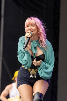 August 2, 2026, Chicago, Illinois, USA: HARLEE CASE of New Constellations during the Lollapalooza Music Festival at Grant Park in Chicago, Illinois Chicago USA  - ZUMAs135 20260802_zap_s135_130 Copyright: xDanielxDeSloverx