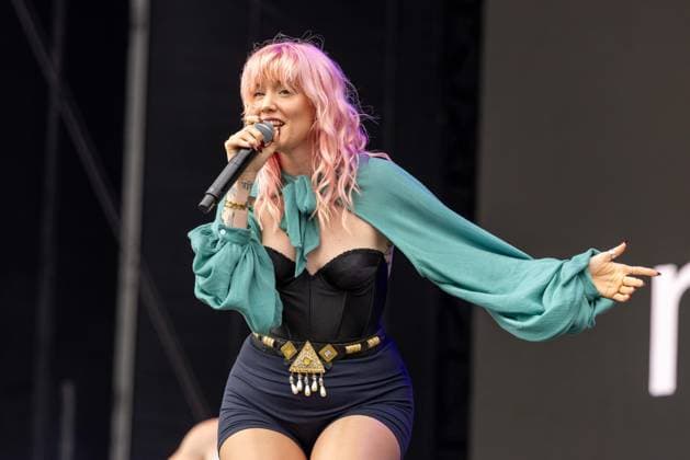 August 2, 2026, Chicago, Illinois, USA: HARLEE CASE of New Constellations during the Lollapalooza Music Festival at Grant Park in Chicago, Illinois Chicago USA  - ZUMAs135 20260802_zap_s135_131 Copyright: xDanielxDeSloverx