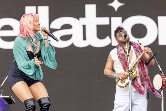 August 2, 2026, Chicago, Illinois, USA: HARLEE CASE and KYLE FAROOK of New Constellations during the Lollapalooza Music Festival at Grant Park in Chicago, Illinois Chicago USA  - ZUMAs135 20260802_zap_s135_133 Copyright: xDanielxDeSloverx