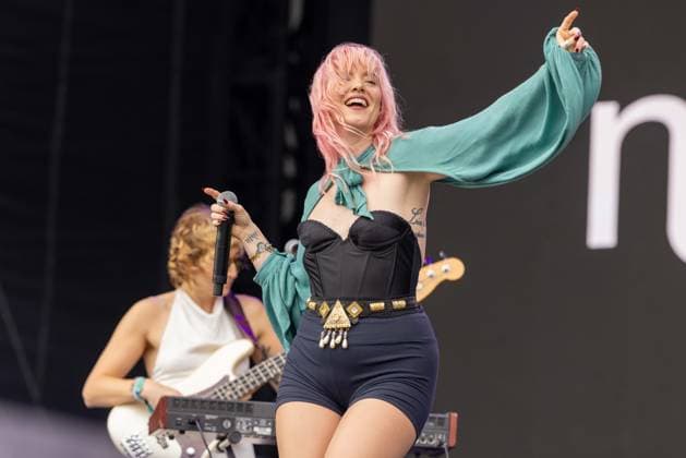 August 2, 2026, Chicago, Illinois, USA: HARLEE CASE of New Constellations during the Lollapalooza Music Festival at Grant Park in Chicago, Illinois Chicago USA  - ZUMAs135 20260802_zap_s135_134 Copyright: xDanielxDeSloverx