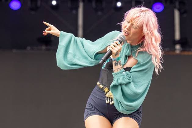 August 2, 2026, Chicago, Illinois, USA: HARLEE CASE of New Constellations during the Lollapalooza Music Festival at Grant Park in Chicago, Illinois Chicago USA  - ZUMAs135 20260802_zap_s135_139 Copyright: xDanielxDeSloverx