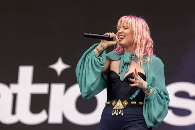 August 2, 2026, Chicago, Illinois, USA: HARLEE CASE of New Constellations during the Lollapalooza Music Festival at Grant Park in Chicago, Illinois Chicago USA  - ZUMAs135 20260802_zap_s135_142 Copyright: xDanielxDeSloverx