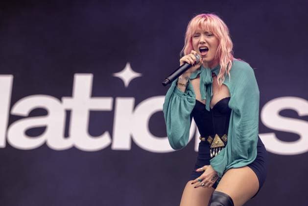 August 2, 2026, Chicago, Illinois, USA: HARLEE CASE of New Constellations during the Lollapalooza Music Festival at Grant Park in Chicago, Illinois Chicago USA  - ZUMAs135 20260802_zap_s135_143 Copyright: xDanielxDeSloverx