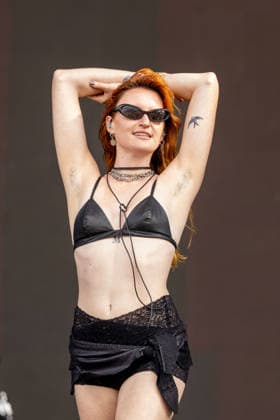 August 2, 2026, Chicago, Illinois, USA: KATIE GAVIN of Muna during the Lollapalooza Music Festival at Grant Park in Chicago, Illinois Chicago USA  - ZUMAs135 20260802_zap_s135_160 Copyright: xDanielxDeSloverx