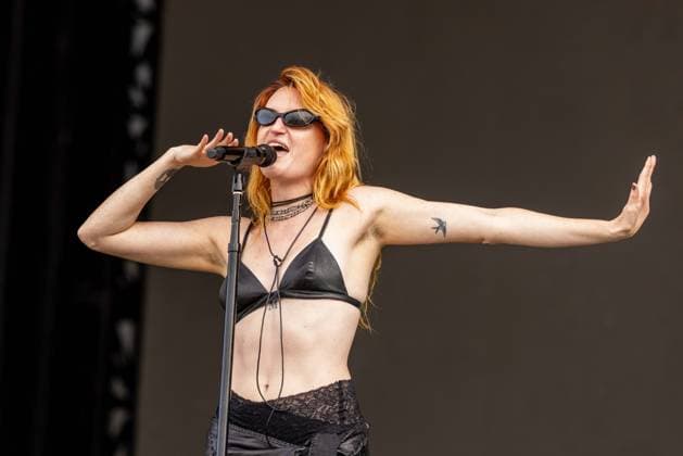 August 2, 2026, Chicago, Illinois, USA: KATIE GAVIN of Muna during the Lollapalooza Music Festival at Grant Park in Chicago, Illinois Chicago USA  - ZUMAs135 20260802_zap_s135_164 Copyright: xDanielxDeSloverx