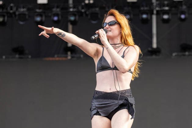 August 2, 2026, Chicago, Illinois, USA: KATIE GAVIN of Muna during the Lollapalooza Music Festival at Grant Park in Chicago, Illinois Chicago USA  - ZUMAs135 20260802_zap_s135_167 Copyright: xDanielxDeSloverx