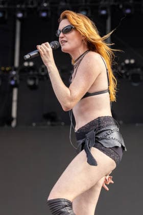 August 2, 2026, Chicago, Illinois, USA: KATIE GAVIN of Muna during the Lollapalooza Music Festival at Grant Park in Chicago, Illinois Chicago USA  - ZUMAs135 20260802_zap_s135_168 Copyright: xDanielxDeSloverx