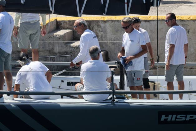 King Felipe VI Reappears in Palma de Mallorca Amid the Migration Crisis in Ceuta King Felipe VI boards a boat with his crew on August 3, 2026, in Palma de Mallorca, Spain CELEBRITIES KING ROYALTY CAR Raú Palma de Mallorca Palma de Mallorca, Spain  Copyright: xRaulxTerrelx 7700247