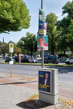 Berlin,03.08.2026,Wahlplakat der Partei FDP (Wolfgang Kubicki), CDU,Grüne zur Wahl zum 20.Abgeordnetenhaus von Berlin sowie zu den Bezirksverordnetenversammlungen am 20.09.2026. *** Berlin, August 3, 2026—Election poster for the FDP, Wolfgang Kubicki (CDU), and the Greens for the election to the 20th Berlin House of Representatives and the district councils on September 20, 2026