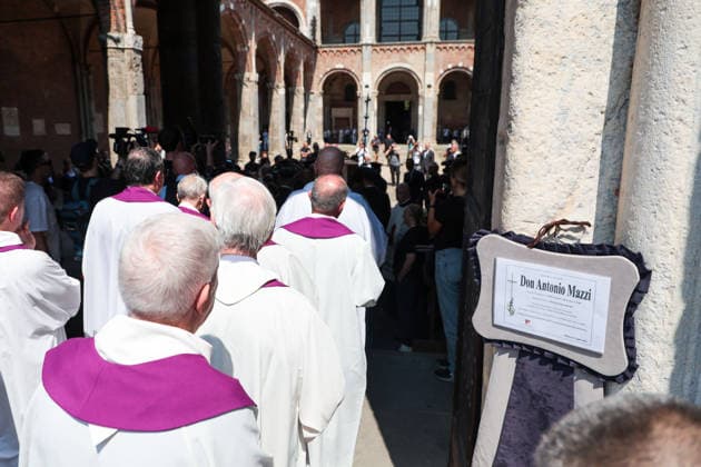 IPA87213530 - Milan: Don Mazzi™s Funeral at the Basilica of Sant™Ambrogio  Copyright: xFrancescoxEnriquezx xPoolxEnriquezxPiaggesix 87213530