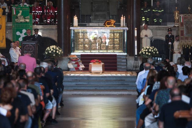 IPA87213560 - Milan: Don Mazzi™s Funeral at the Basilica of Sant™Ambrogio. Pictured: the coffin  Copyright: xFrancescoxEnriquezx xPoolxEnriquezxPiaggesix 87213560
