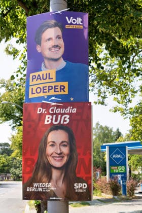 Berlin,03.08.2026,Wahlplakat der Partei SPD Claudia Buß sowie Volt Paul Loeper zur Wahl zum 20.Abgeordnetenhaus von Berlin sowie zu den Bezirksverordnetenversammlungen am 20.09.2026. *** Berlin, August 3, 2026—Election poster featuring SPD candidate Claudia Buß and Volt candidate Paul Loeper for the election to the 20th Berlin House of Representatives and the district councils on September 20, 2026