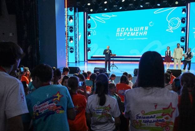 Russia Putin Siberian Federal District 9216670 03.08.2026 Russian President Vladimir Putin speaks during the closing ceremony of the Bolshaya Peremena national contest for schoolchildren in grades 5 7 in Krasnoyarsk, Russia. Evgeny Biyatov Sputnik Krasnoyarsk Russia  Copyright: xEvgenyxBiyatovx