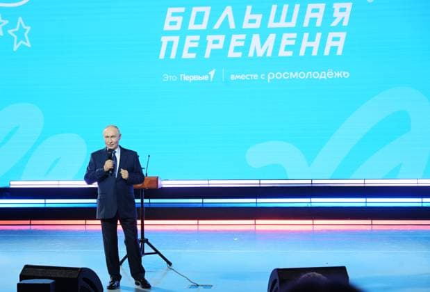 Russia Putin Siberian Federal District 9216671 03.08.2026 Russian President Vladimir Putin speaks during the closing ceremony of the Bolshaya Peremena national contest for schoolchildren in grades 5 7 in Krasnoyarsk, Russia. Evgeny Biyatov Sputnik Krasnoyarsk Russia  Copyright: xEvgenyxBiyatovx